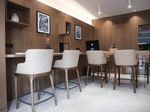 Mobilier de bureau pour l'accueil de l'agence Savills