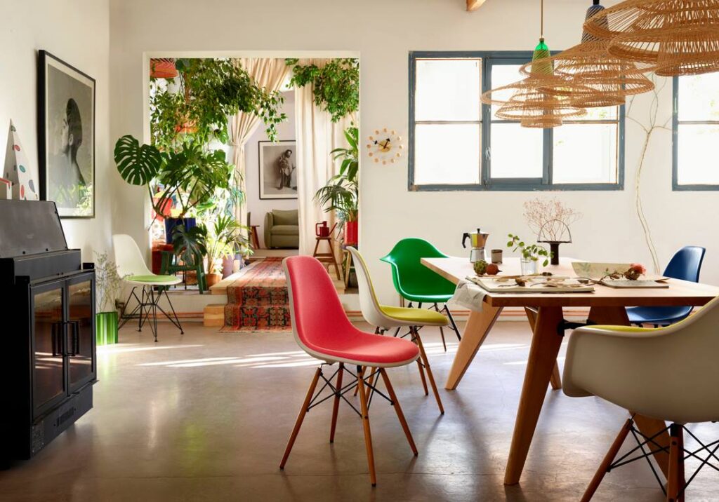 Eames plastic chair Vitra design contemporain