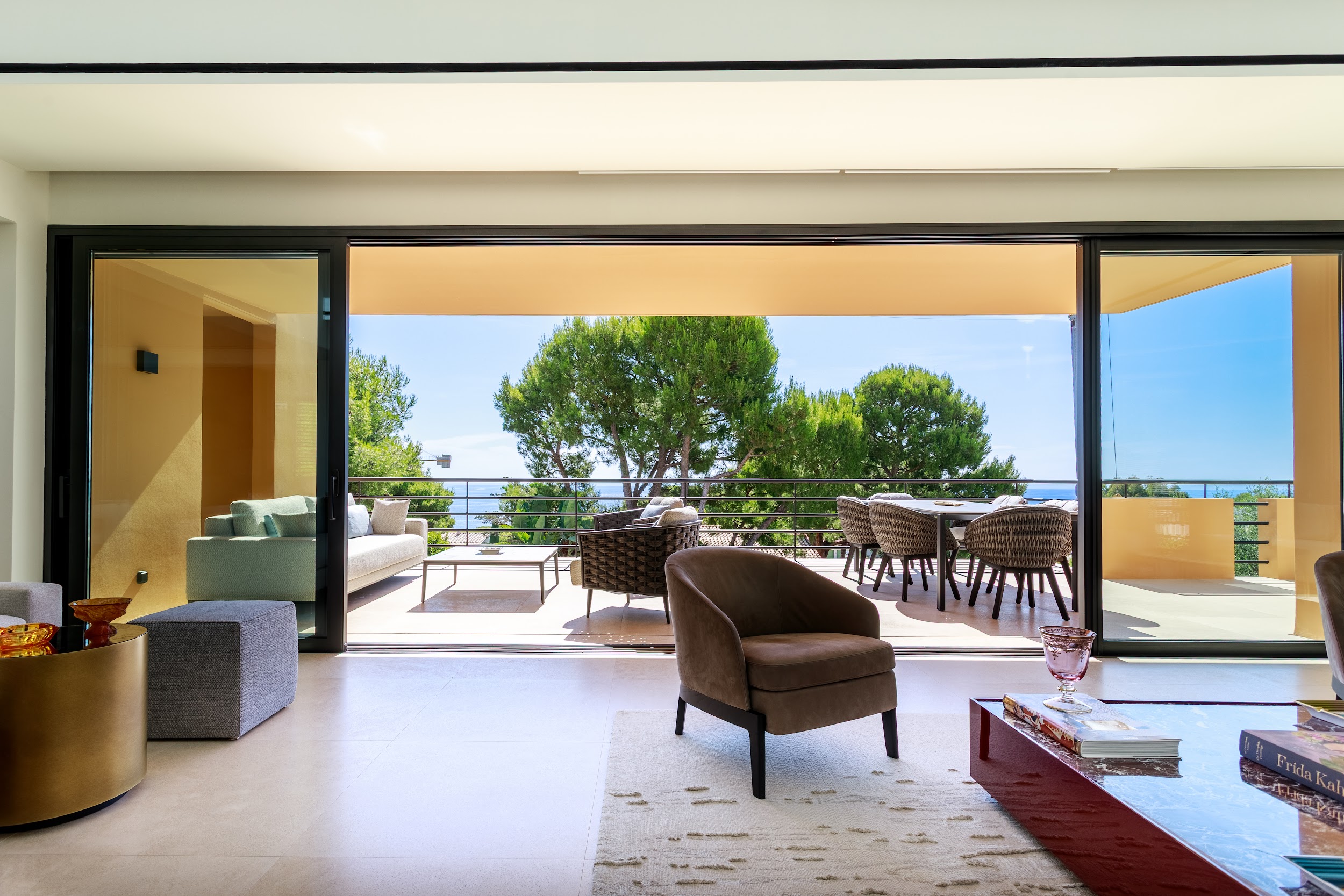 Aménagement intérieur avec vue